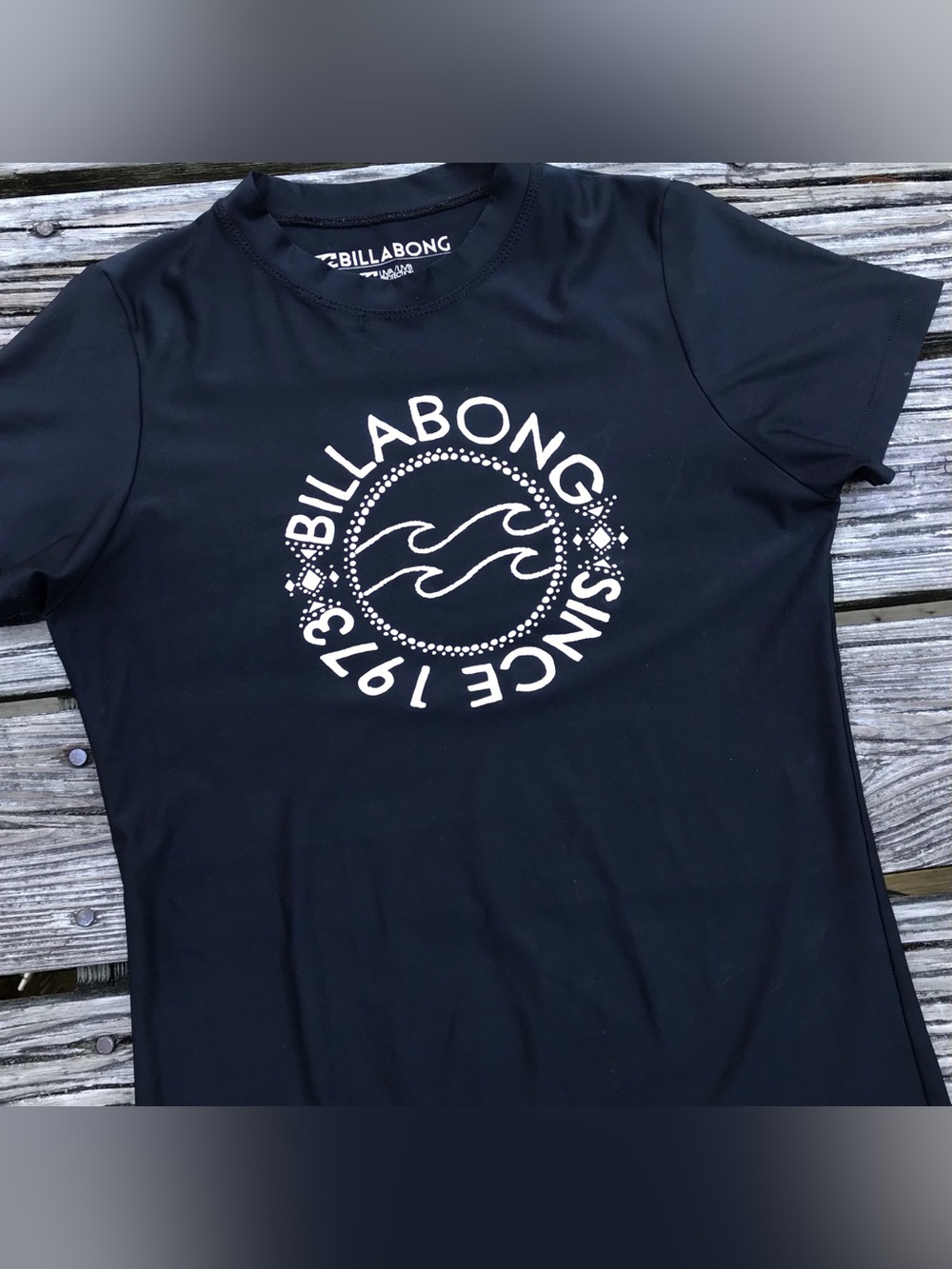 Ladies M BILLABONG Black Graphic Logo Short Sleeve Spring Rash Guard Top Shirt - Picture 2 of 6